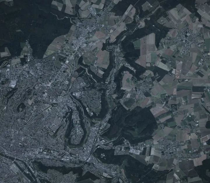 Vue aérienne de l’est de Rouen : depuis Préaux, le trajet en voiture jusqu’à la Plaine de la Ronce, 10 minutes, et jusqu’au centre de Rouen, une vingtaine de minutes
